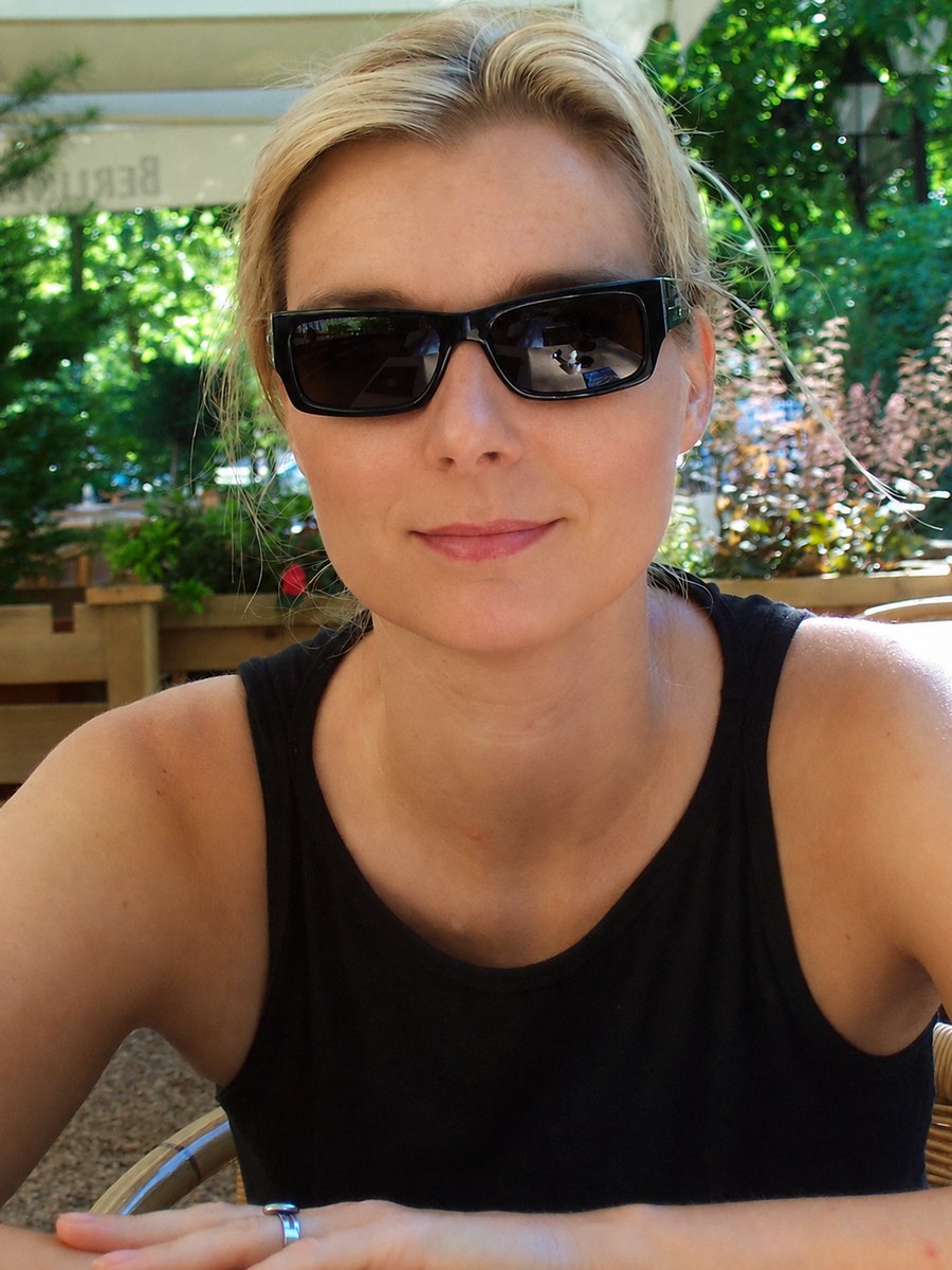 Nina Wildwood, Romanautorin